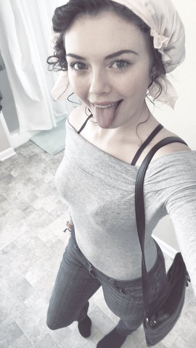 Showering is cool 😎🚿 https://t.co/svWLCi5mI4<a href="/tag/newprofilepic"class="tags"><span>#newprofilepic</span></a>