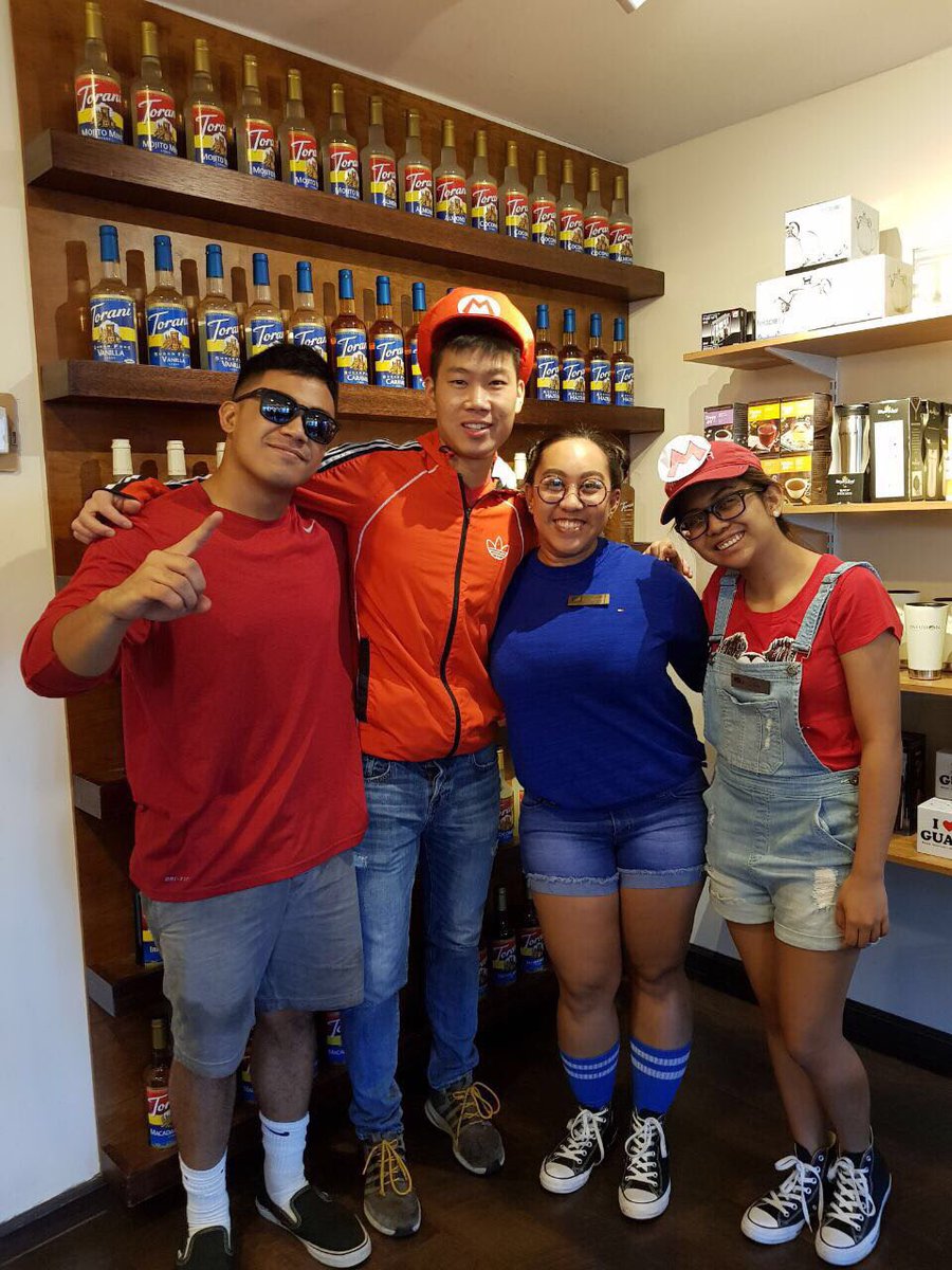 _natashaad's tweet photo. 💕☕️🍵 #cartooncharacterday https://t.co/Cj72MnUI5r