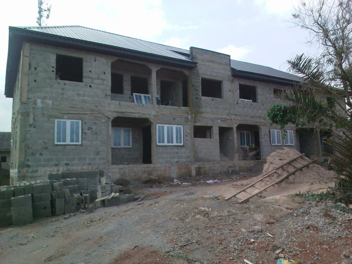 One of our ongoing projects in Lagos, supply and installation of #aluminiumlongspanroofing #aluminiumcasementwindows