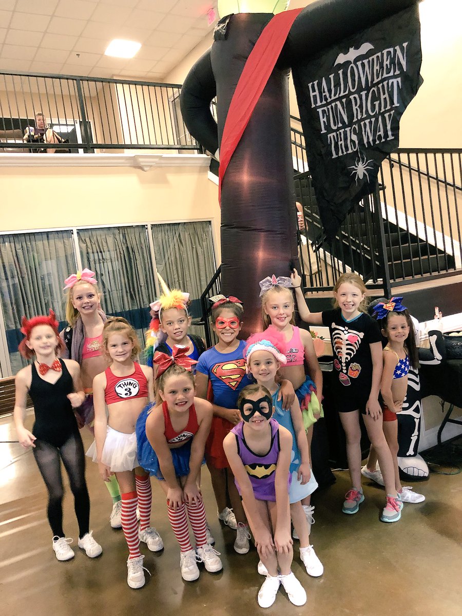 elizkay36's tweet photo. CCA Torch girls Halloween practice! #torchietribe https://t.co/9cPh7aPyWG