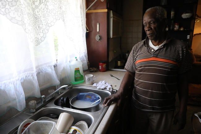 Blavity's tweet photo. In Chicagoland, black and low-income residents pay more for water than white and affluent residents https://t.co/rnrKKr56Jf https://t.co/7y5lforXoT