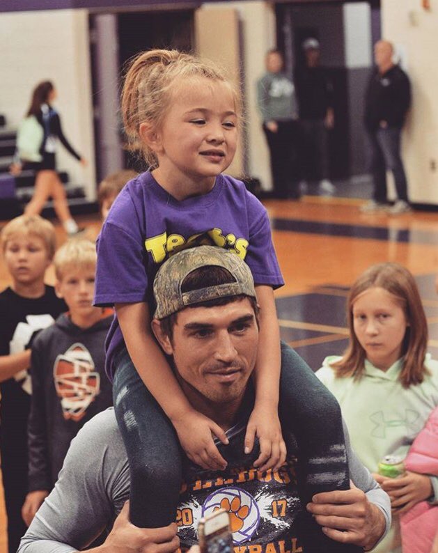 Amanda09ox's tweet image. Cutest picture ever ❤️❤️❤️! King Cody @codythemarine