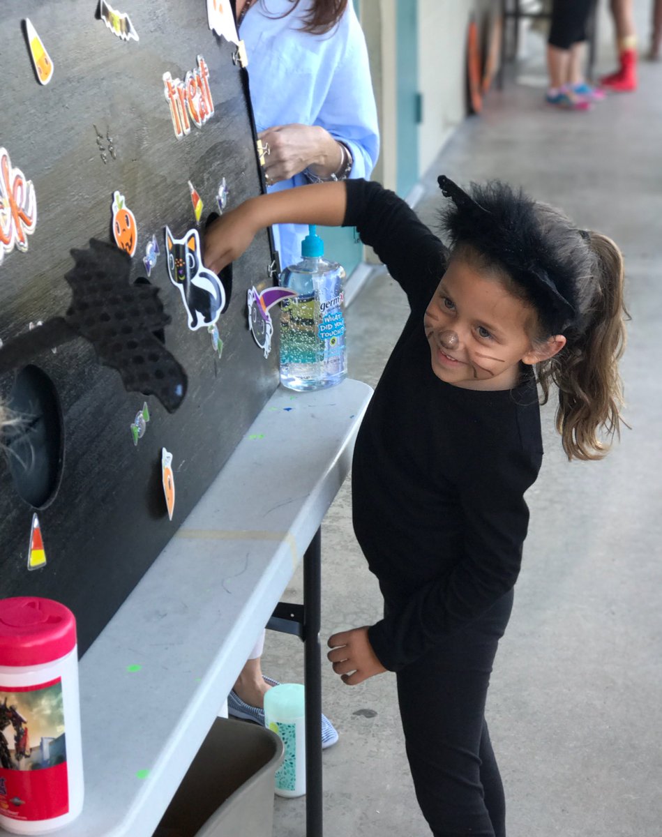 DickensonES's tweet photo. AMAZING turnout at our annual Fall Fest! Thank you PTA, faculty, &amp; staff for organizing a fun-filled event for our students and families! 🎃👻 https://t.co/lxxAgvTCDz