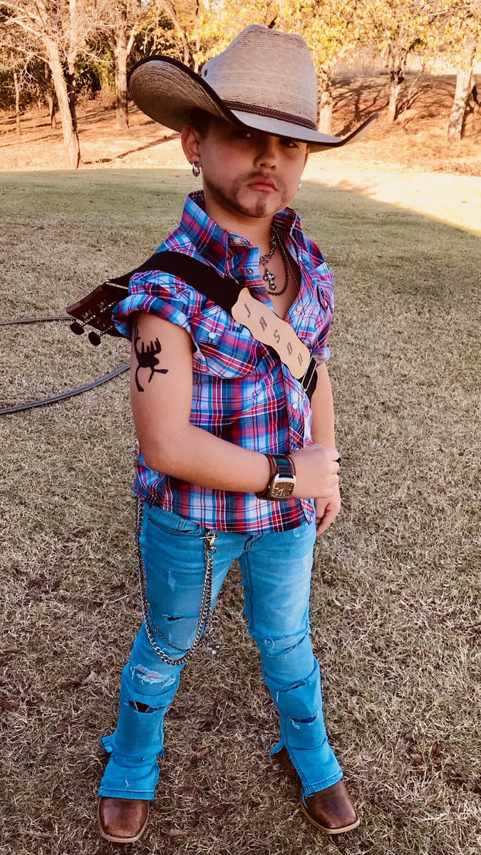 MacyEllis8's tweet photo. @TheEllenShow check out my nephews!! @Jason_Aldean @LukeBryanOnline https://t.co/MAesjwIznX