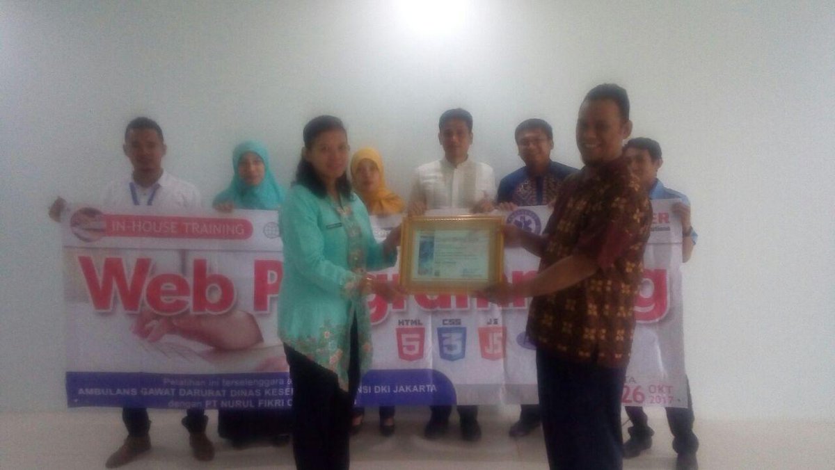 nasrulNFC's tweet photo. Pelatihan Web Programming
#nfcomputer #agd #dinkesDKI https://t.co/HfPGDiVFXU