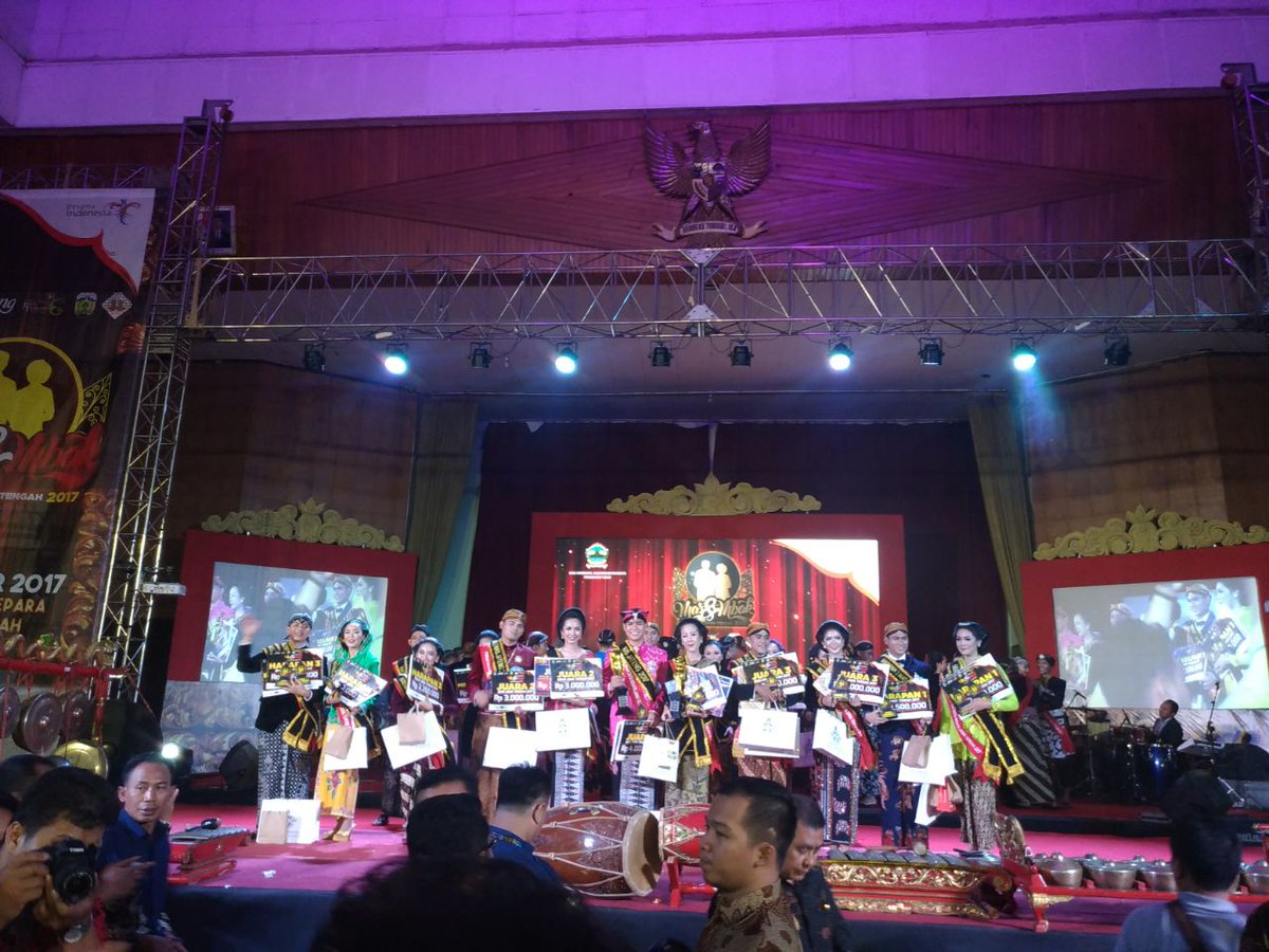 Selamat kepada Mbak Duta Wisata Kab.Blora Terpilih sebagai Penampilan Terbaik #PesonaDutaWisata Jateng 2017
#JatengGayeng