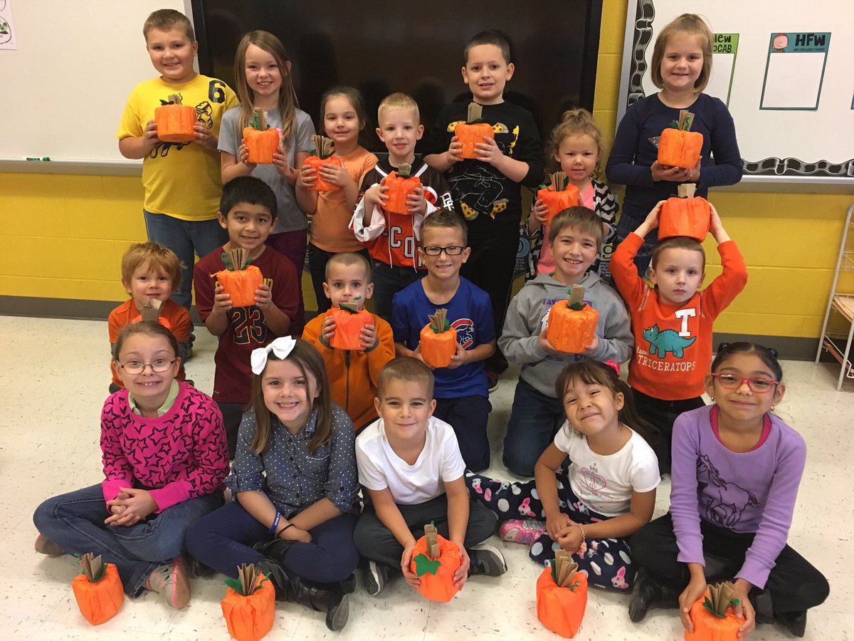 MiniEaglesPresc's tweet photo. 2nd grade Reading buddies helped assist the preschoolers with a Fall craft! Pumpkin Fun! #teamwork #cooperation https://t.co/X613xsOH2d