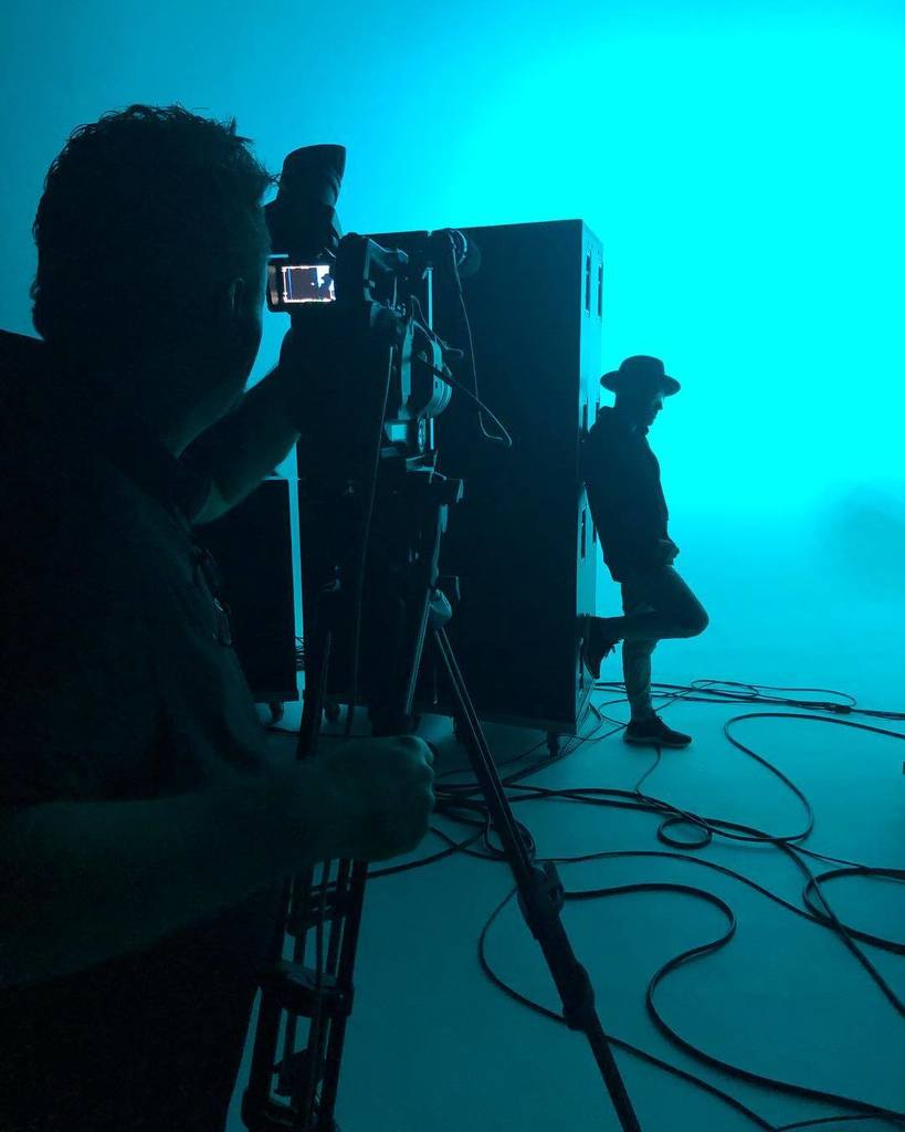 tobymac's tweet photo. “Bleed The Same” video shoot today with my girl @mandisaofficial
#muchNeededMessage
#honored2Bpart https://t.co/jl4eW04bO2 https://t.co/psvD2Ujjxq