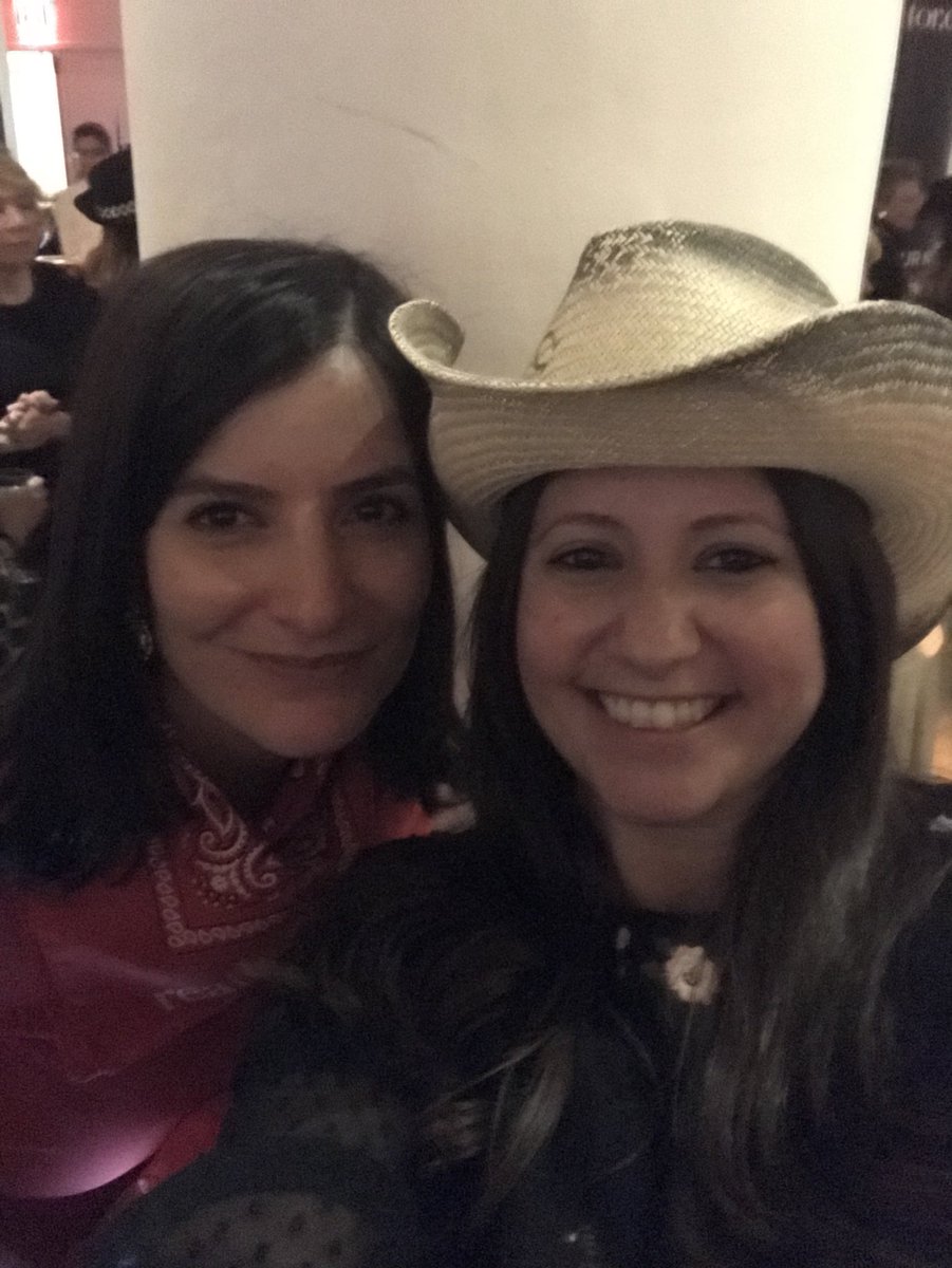 sarahalvarez's tweet photo. With my favorite Pal from Realtor! #rdcroundup https://t.co/6oXfJF9lce
