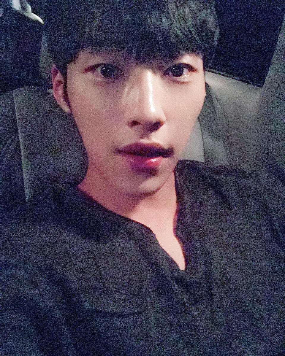 우도환 쓸데없는 정보봇 tweet media