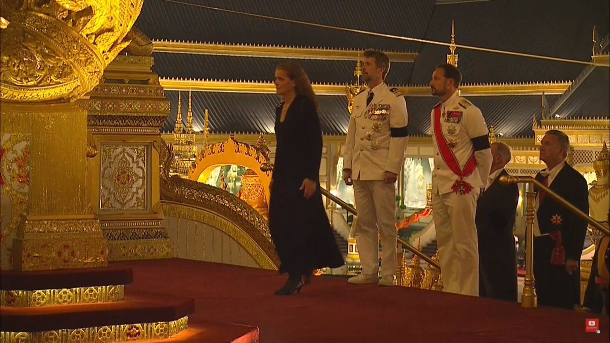 armupdate's tweet photo. คนนี้เหมือนคนธรรมดา ไม่มีเครื่องราชฯน่าสนใจ ชื่อJulie Payette เคยเป็นวิศวกร-นักบินอวกาศ ปัจจุบันเป็นผู้สำเร็จฯแคนาดา เปรียบเป็นประมุขประเทศ https://t.co/zKfM0u8UaG