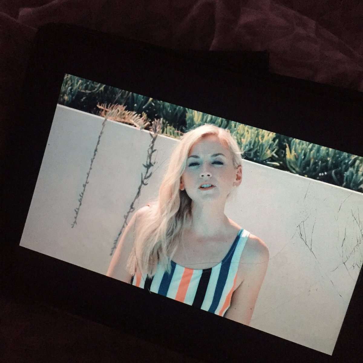 yasmxnkhan's tweet photo. @emmykinney so so beautiful 
#EmilyKinneyMermaid https://t.co/4JTa04FRbA