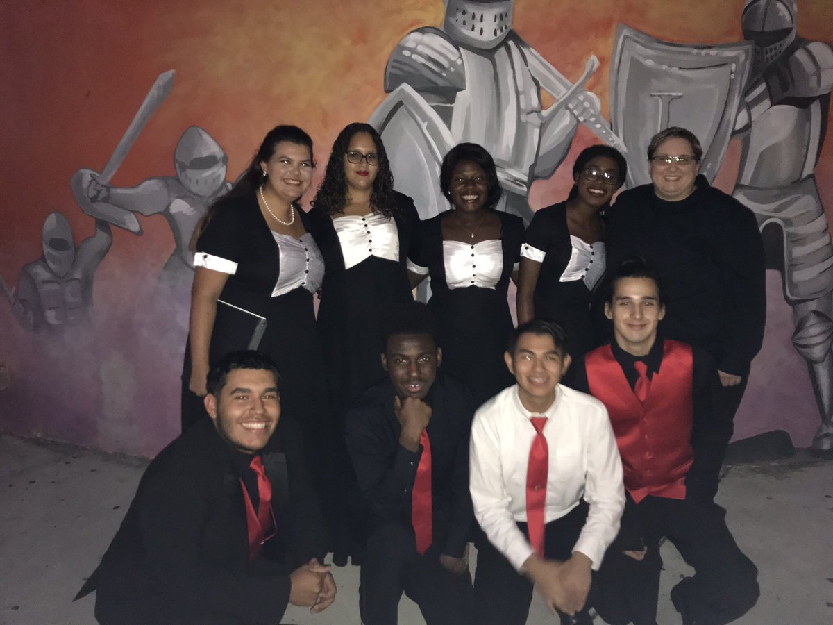 SHSChiefsChorus's tweet photo. Today we had an amazing experience at district honor choir. We had so much fun and we meet new Peers #DHC2017 https://t.co/6AyOW7cQxd