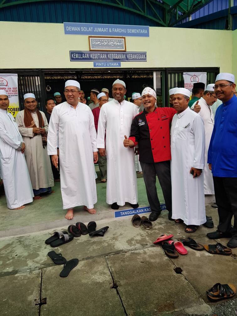 iboyofipoh's tweet photo. Program Qiamulail & Fit Masjid pagi ini di Manjung. MB @ZambryOfficial & EXCO @shahrulyahya bersama ratusan jemaah. #permukimanMB https://t.co/t6lHXwNFm2