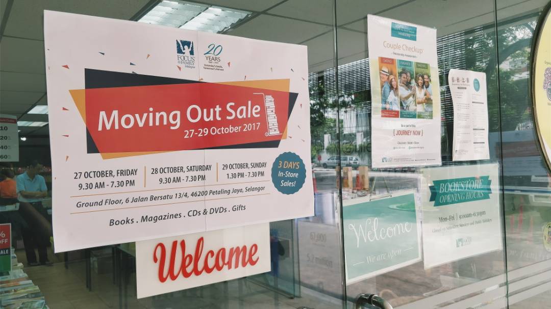 familiesMY's tweet photo. It's happening now!! Come early for the best picks! #movingoutsale https://t.co/Jx2h0mmOtb https://t.co/kPjpnW6641