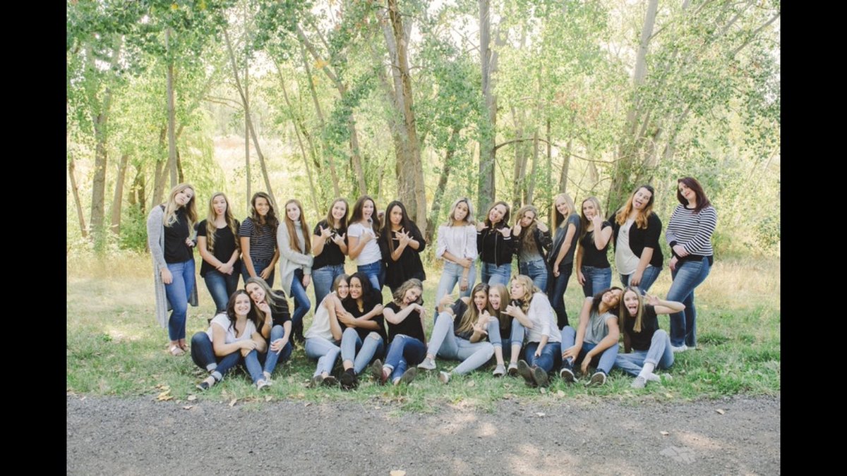 realmurrayvb's tweet photo. Out last game against East was a win! So proud of girls! ♥️🏐 https://t.co/Xwko3iCFUt