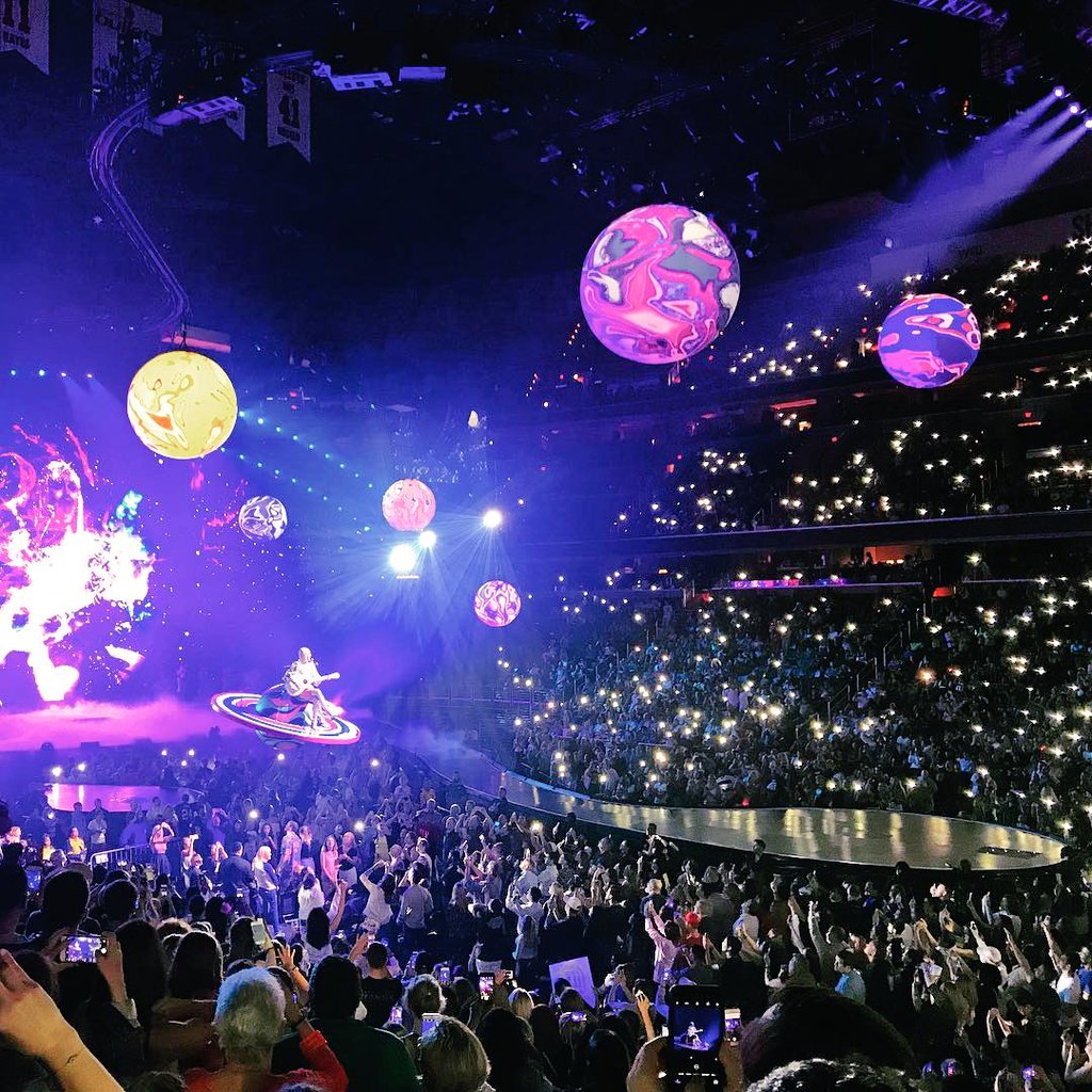 EuDeia_'s tweet photo. Day 9 - Favorite tour moment. #10daysofkaty https://t.co/MPjdbgHNtz