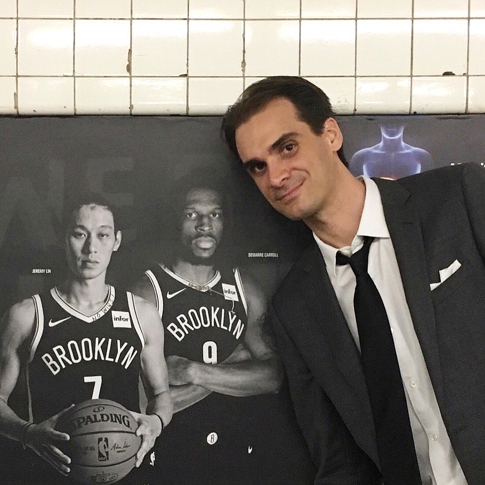 Look at Lin’s collar. Saw this 2 wks ago and was actually worried. Great work #BrooklynNets on the W against the Cavs last night <a href="/BKGlueGuys/">The Glue Guys</a>