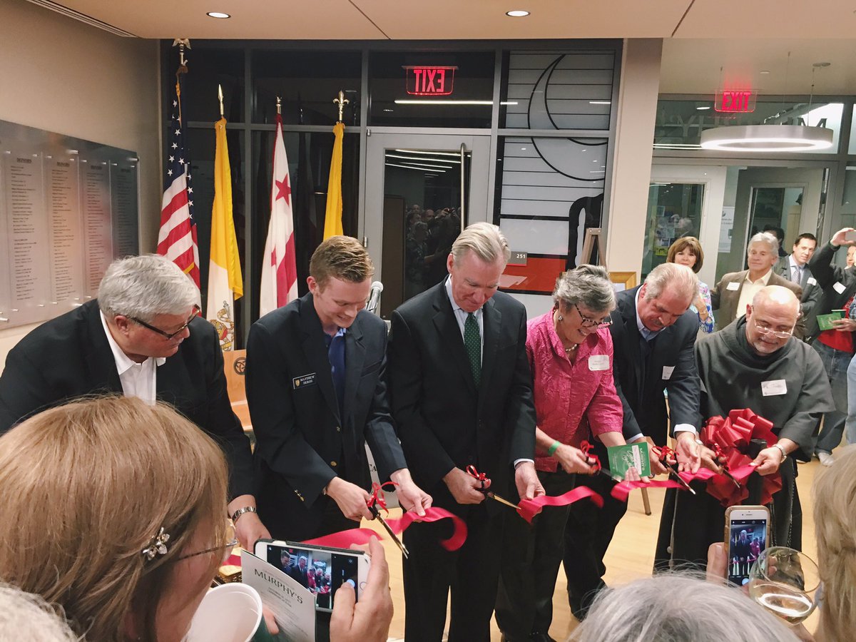 10 years in the making... <a href="/CatholicUniv/">The Catholic University of America</a> once again has a pub on campus! Us #CUA2012 "Murphys Donors" enjoyed the "grand opening" and can't wait to see our #CatholicU classmates at <a href="/DC_Distilling/">DistrictDistillingCo</a> for our FIVE reunion on Saturday! 🔑🍾 #CUthere #CardWknd17 🖤❤️