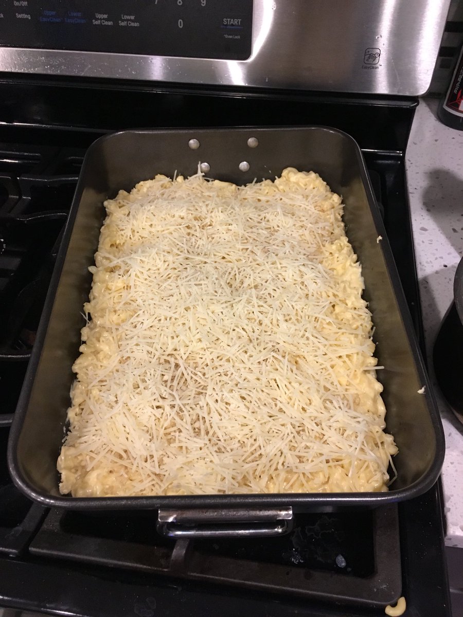 alectrolytes's tweet photo. @BingingWBabish that was fun. Next time I'll try to make sure my bechamel doesn't have the consistency of rubber. https://t.co/Y78lOYOPtS