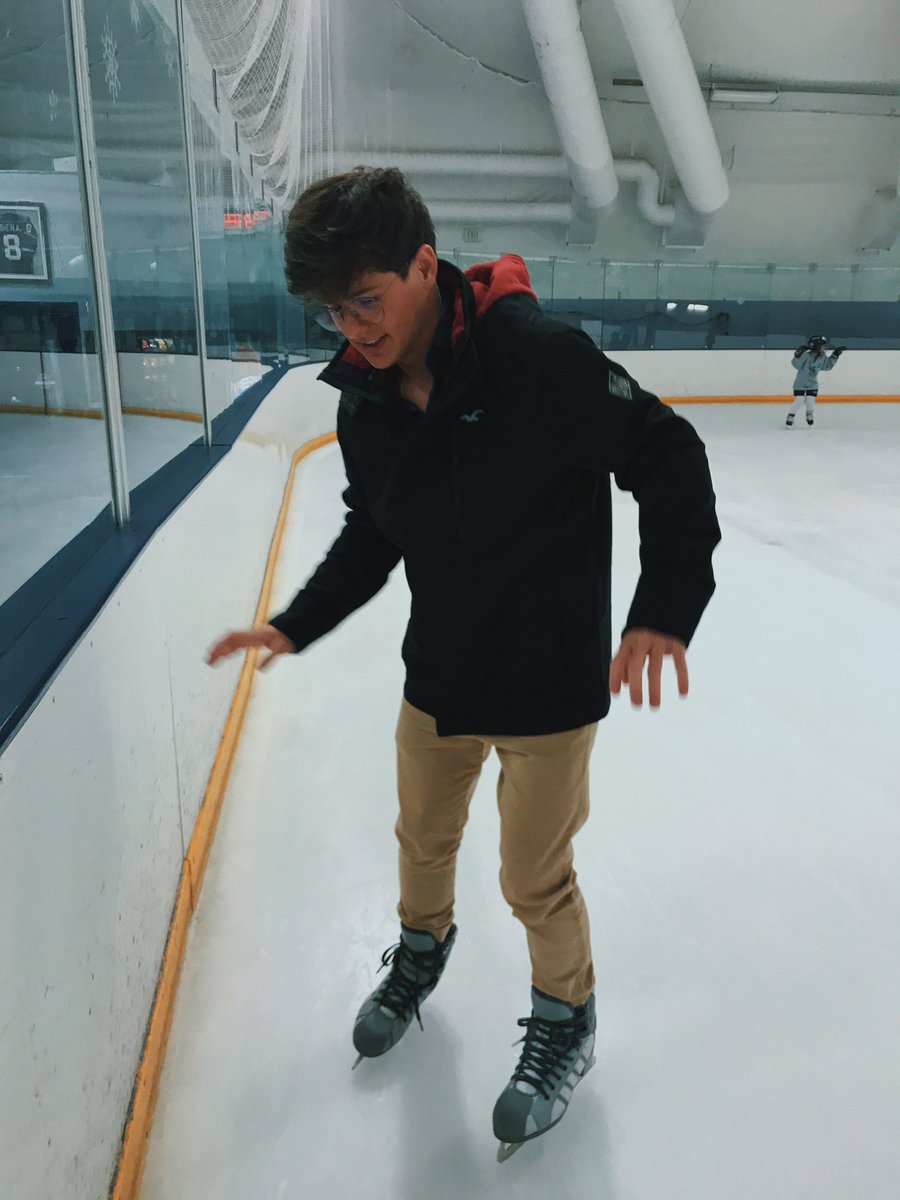 MikeyMurphy's tweet photo. I went ice skating https://t.co/sTC8uIS6gy