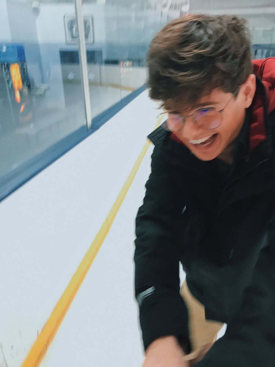MikeyMurphy's tweet photo. I went ice skating https://t.co/sTC8uIS6gy