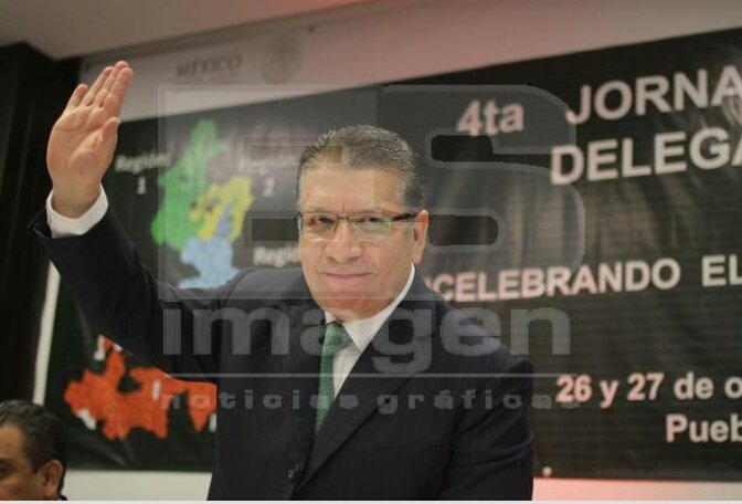 EsImagen's tweet photo. Inauguró @EnriqueDogerPue la 4ta Jornada Médica Delegacional. https://t.co/s1tOShFXQD https://t.co/Tvm3WNm08k
