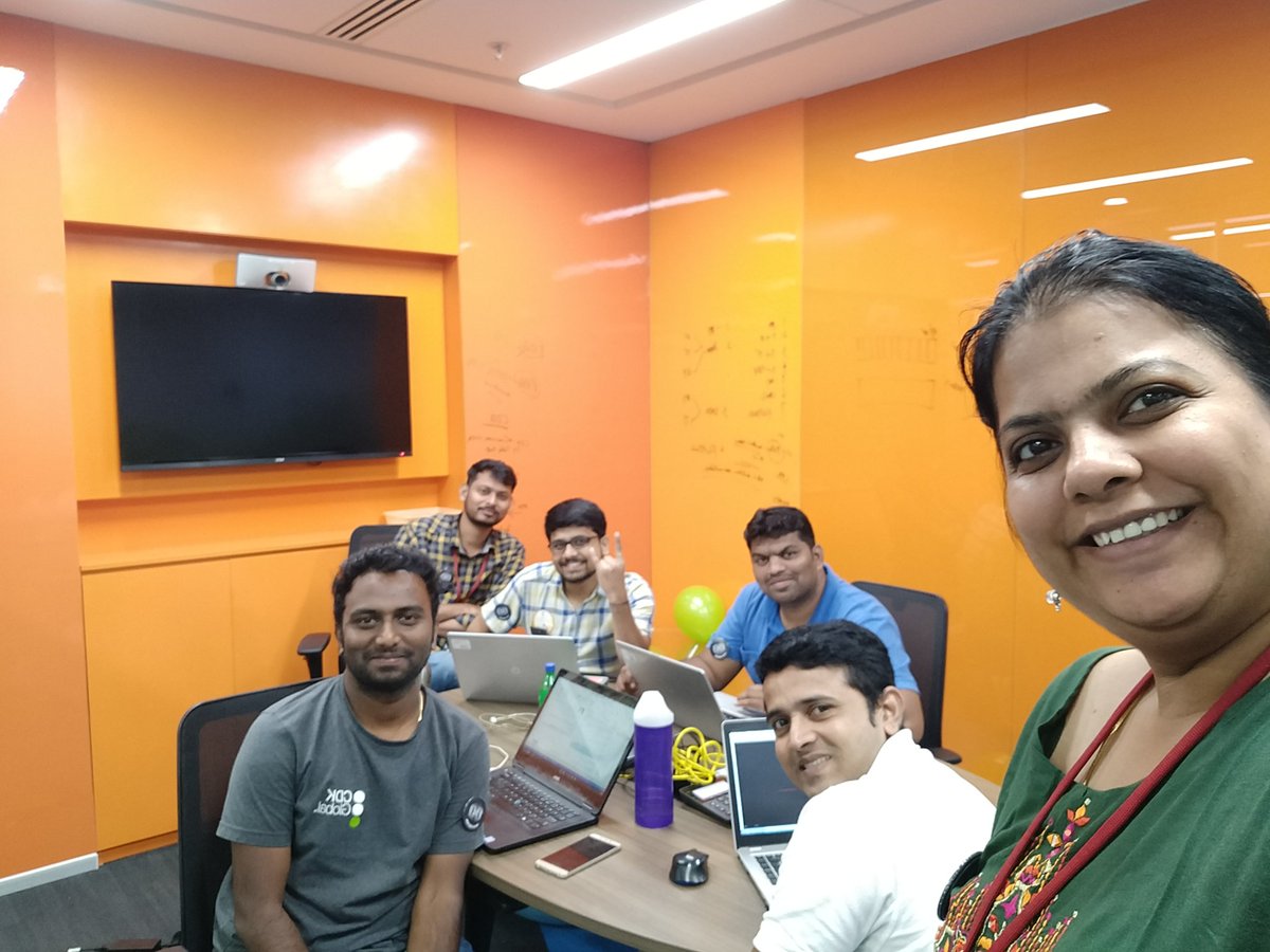 chakilamsowmya's tweet photo. They say music kept them going all night! they have just one hurdle apparently. #D2BDHack @CDKGlobal India teams ready to rock! Almost ready https://t.co/z5nzuR56tV