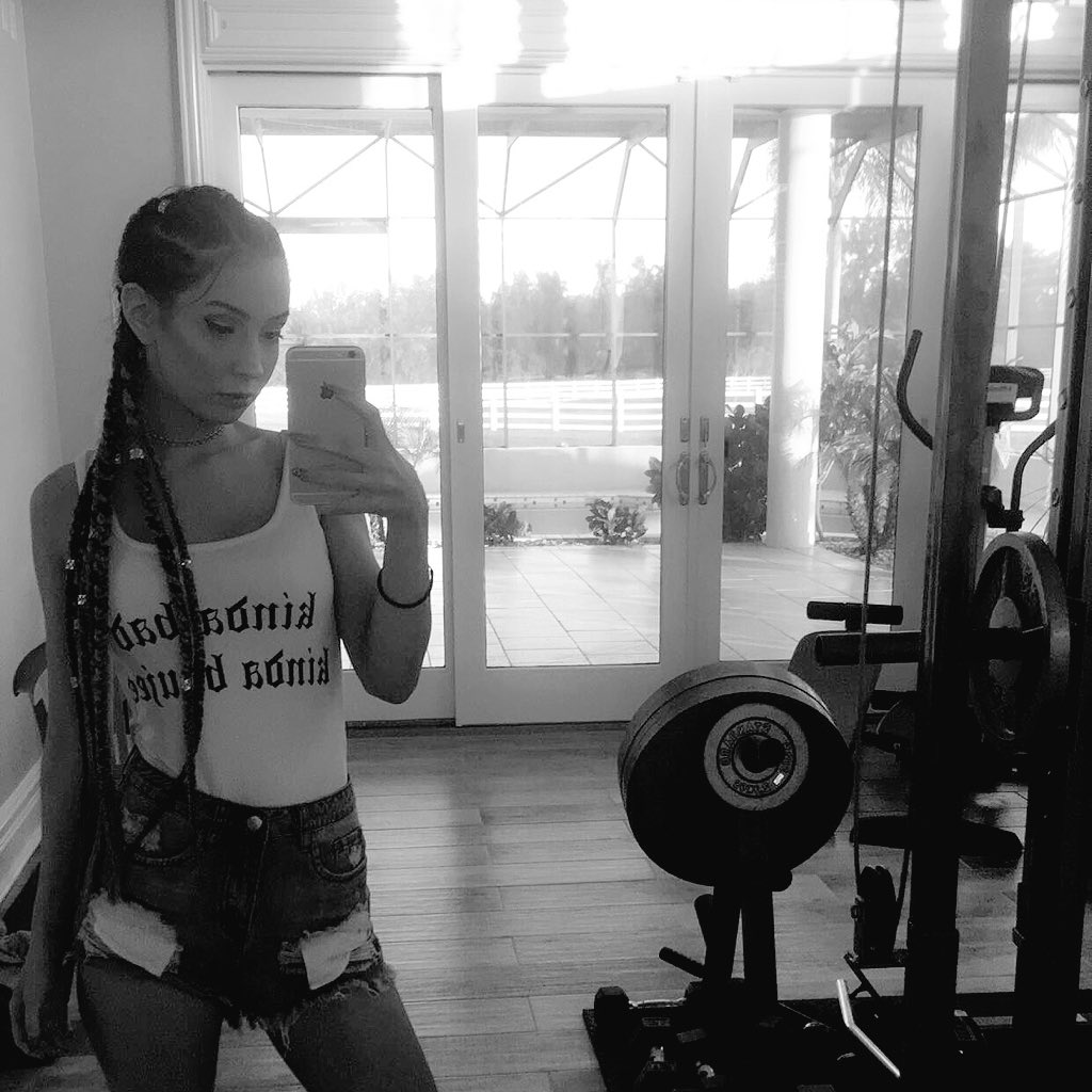 FlightTheFeelin's tweet photo. #NewProfilePic https://t.co/CEbG8K4Un2