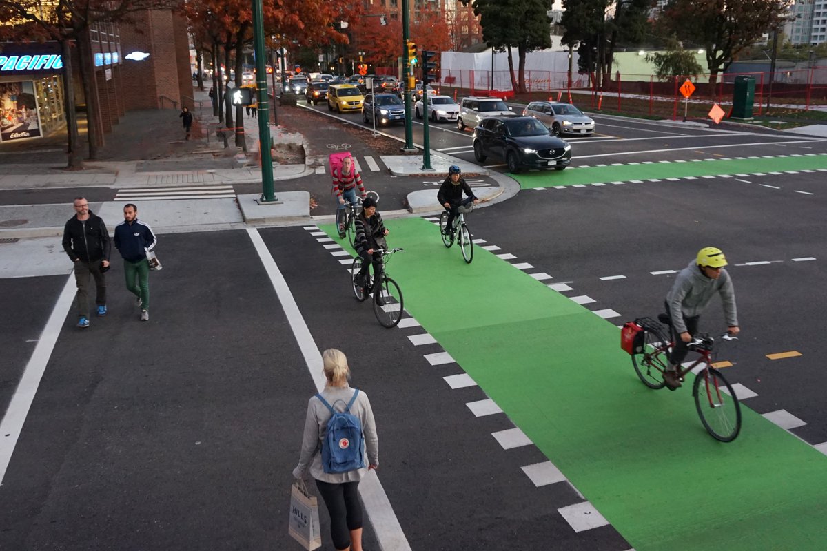 smplcs's tweet photo. A brand-new Burrard and Pacific: just one of three new protected intersections at the north end of Vancouver's #BurrardBridge https://t.co/kbyyijpvQO