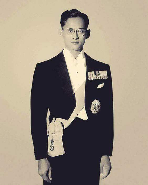 Job_Atha's tweet photo. ในดวงใจนิรันดร์
#รัชกาลที่9 #พระเจ้าแผ่นดินที่ฉันรักที่สุด https://t.co/wIoaqt8EZT