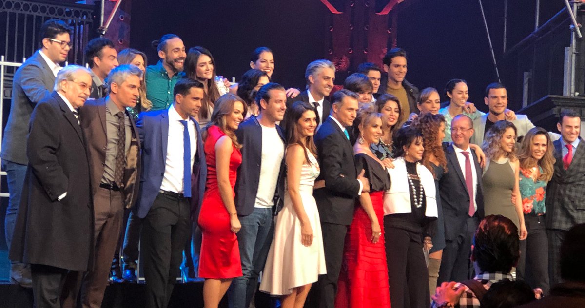 alepalomera's tweet photo. Algunos aspectos de la gran presentación de @medeclarocof producción de @AngelliNesma_M con @juansolervalls @Tv_pedromoreno @TelevisaTVmx https://t.co/8pAtLTYLzA