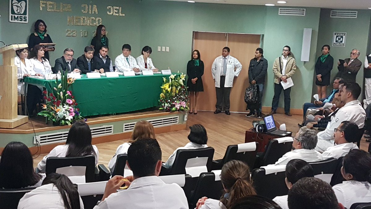 tlaxcalaIMSS's tweet photo. Como parte del #DiaDelMédico, el Delegado @yamilmelgar hizo entrega de reconocimientos por la noble y toral labor a galenos de @tlaxcalaIMSS https://t.co/prPfe7CrVb