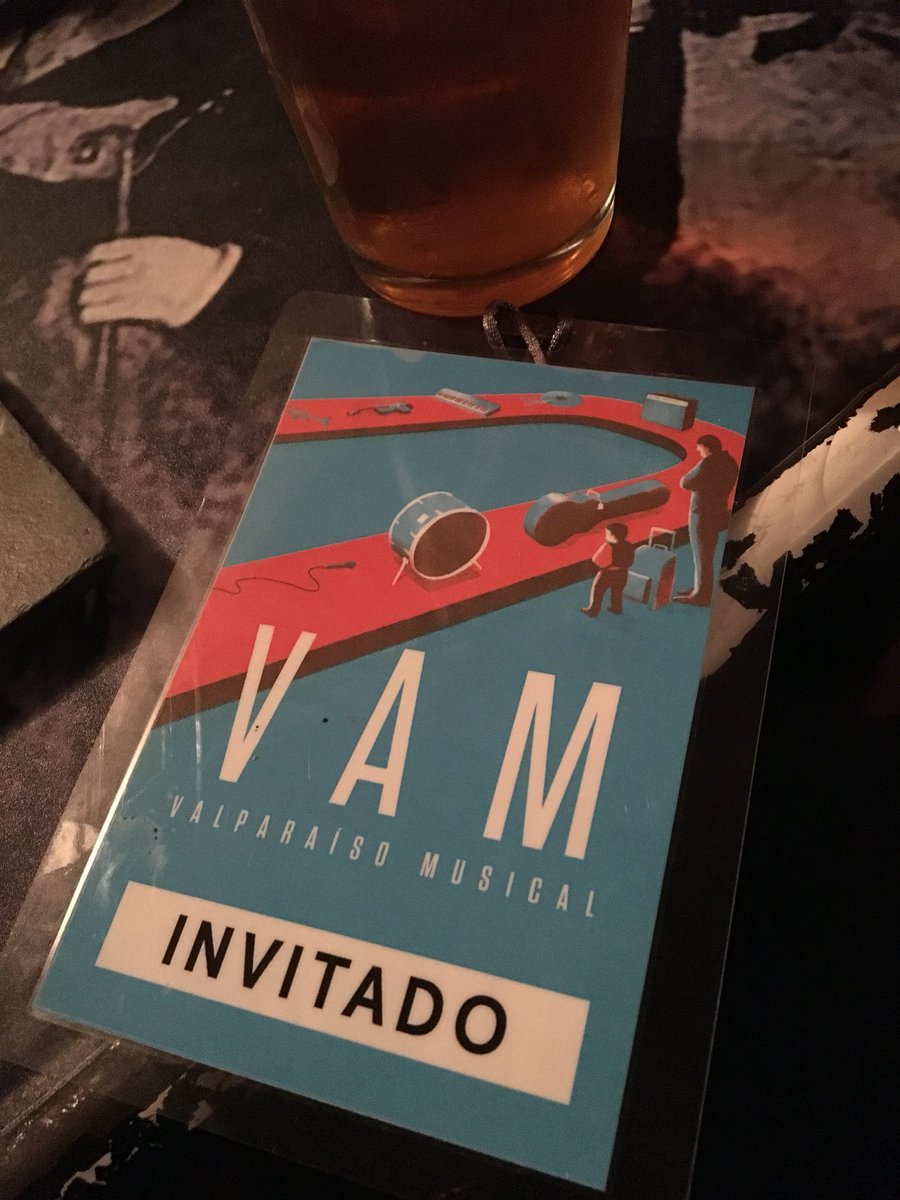 sonosapiens's tweet photo. @imuvacl celebra el cierre de una exitosa primera versión de #VAM2017 #Valparaiso 💚💚💚💪 https://t.co/6oscrA6LVn