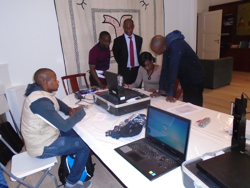 AmbaMali_Bxl's tweet photo. #AMBXL Faire d'une pierre deux coups, credo de la Mission d'Appui du #CTDEC à l'ambassade du #Mali à #Bruxelles https://t.co/KauUaE7pDy https://t.co/7LoO2oo3lp