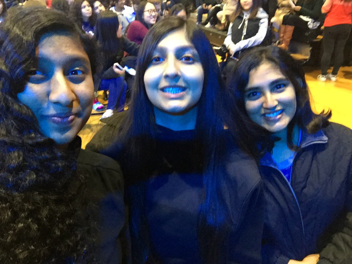 ThanuriN's tweet photo. On Thursdays we wear black AT HASAN MINAJ @UMDHomecoming #UMDhomecoming17 #HasanMinhaj https://t.co/RME6LJw5YM