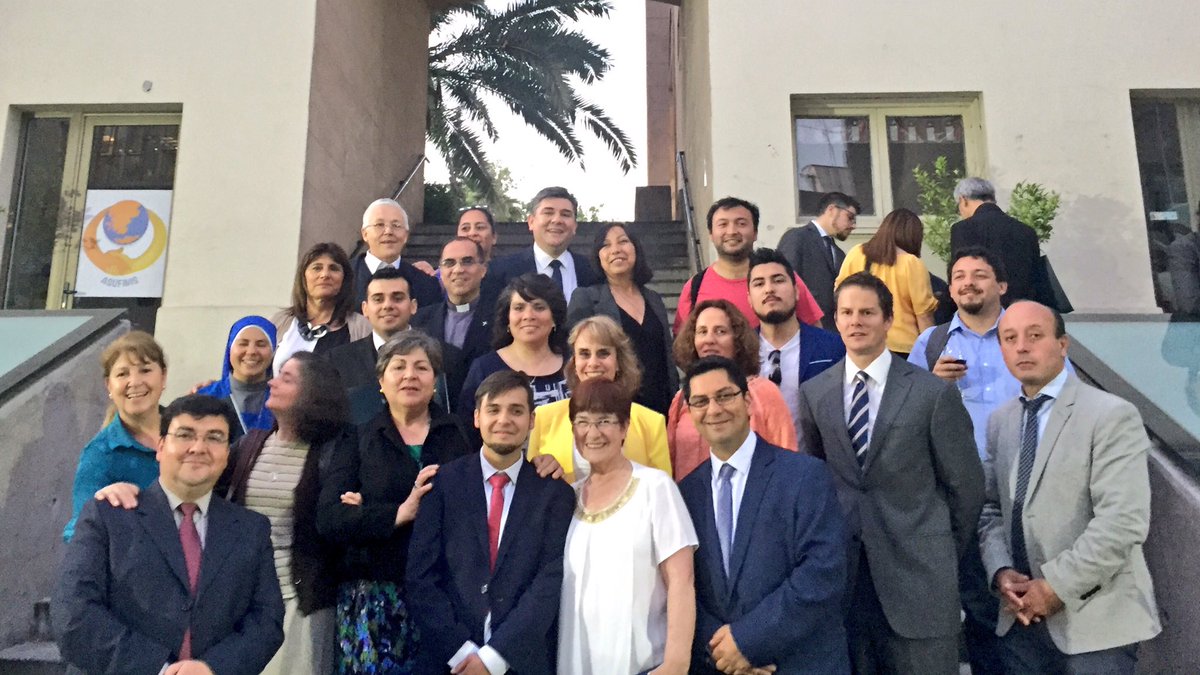 escueladelafe's tweet photo. Egresados 2016 se titulan de Profesores de Religión en @ufinisterrae https://t.co/QgeWcRODpF