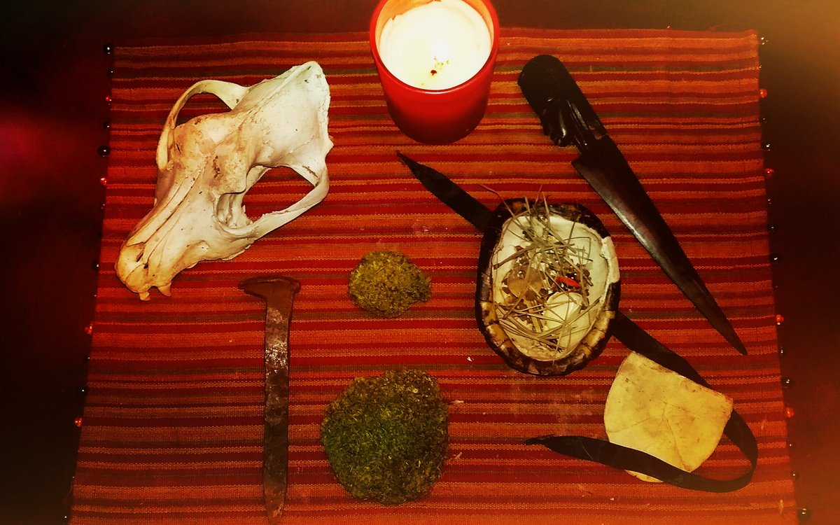 erotiqraft's tweet photo. A little prayer for the garden, for security and growth. #rootwork #conjure #bonewoman #offerings #hoodoo #bonework #spellcraft #skulls https://t.co/0glvTCJhRk