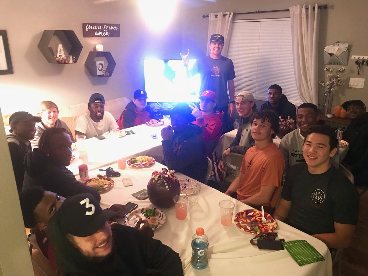 CoachMac_A's tweet photo. Amazing wife + Fun DB Crew = Priceless Night #Ubuntu #DBDinner @ChazlynRMonger https://t.co/i0CfLsNjs4