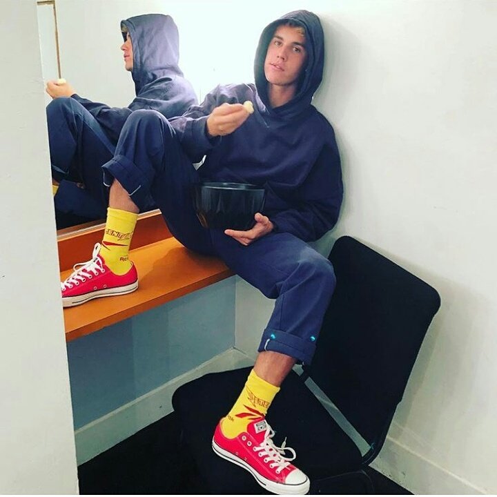 burcin_guneyyyy's tweet photo. Perfect 💜💜💜💜💜 @justinbieber https://t.co/FsXkrclTGa