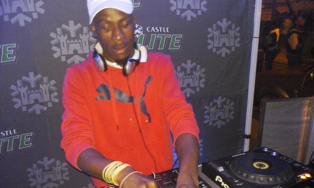 MpSmacker's tweet image. Not just a super producer but also a mix master