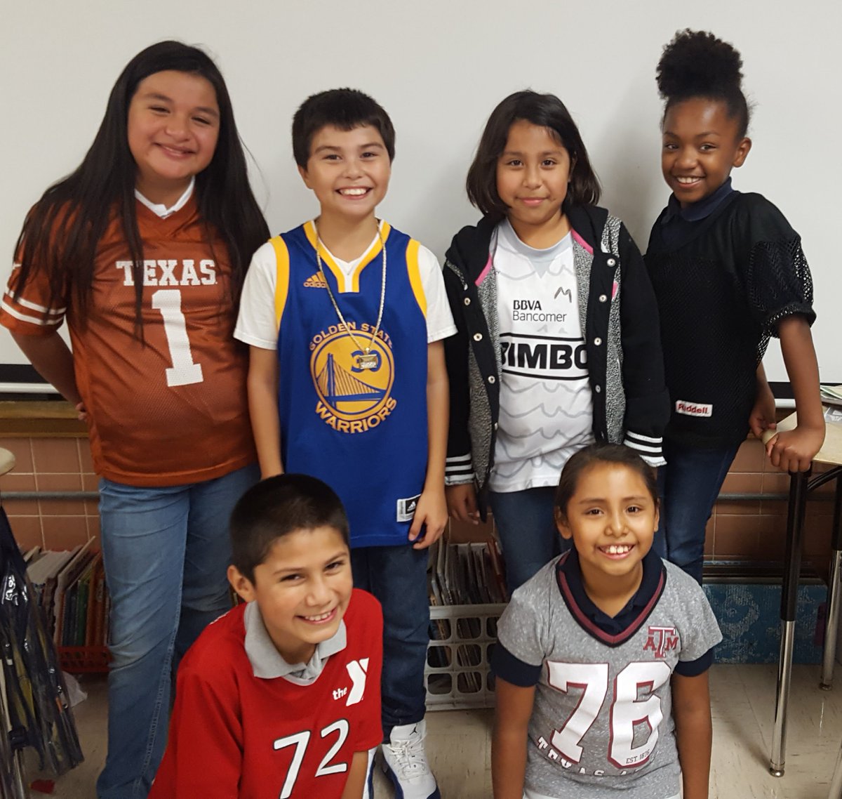 Our scholars 'Teaming up to say NO! to drugs.'

#AISDproud #AISDhasheart #ReadRibbonWeek #aspiringHILLTOPPERS