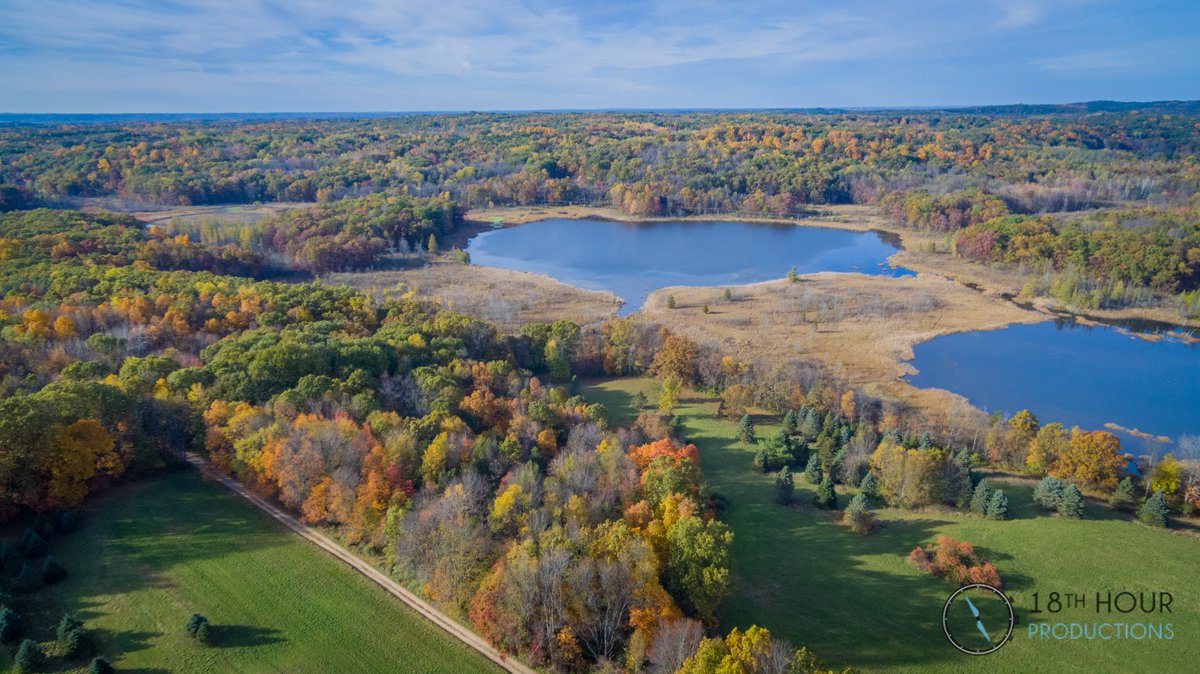 18thhour's tweet photo. Fall in Michigan @wwmtnews @woodtv @wzzm13 #fall #drone #18thhour https://t.co/zcd0Vy4Nfw