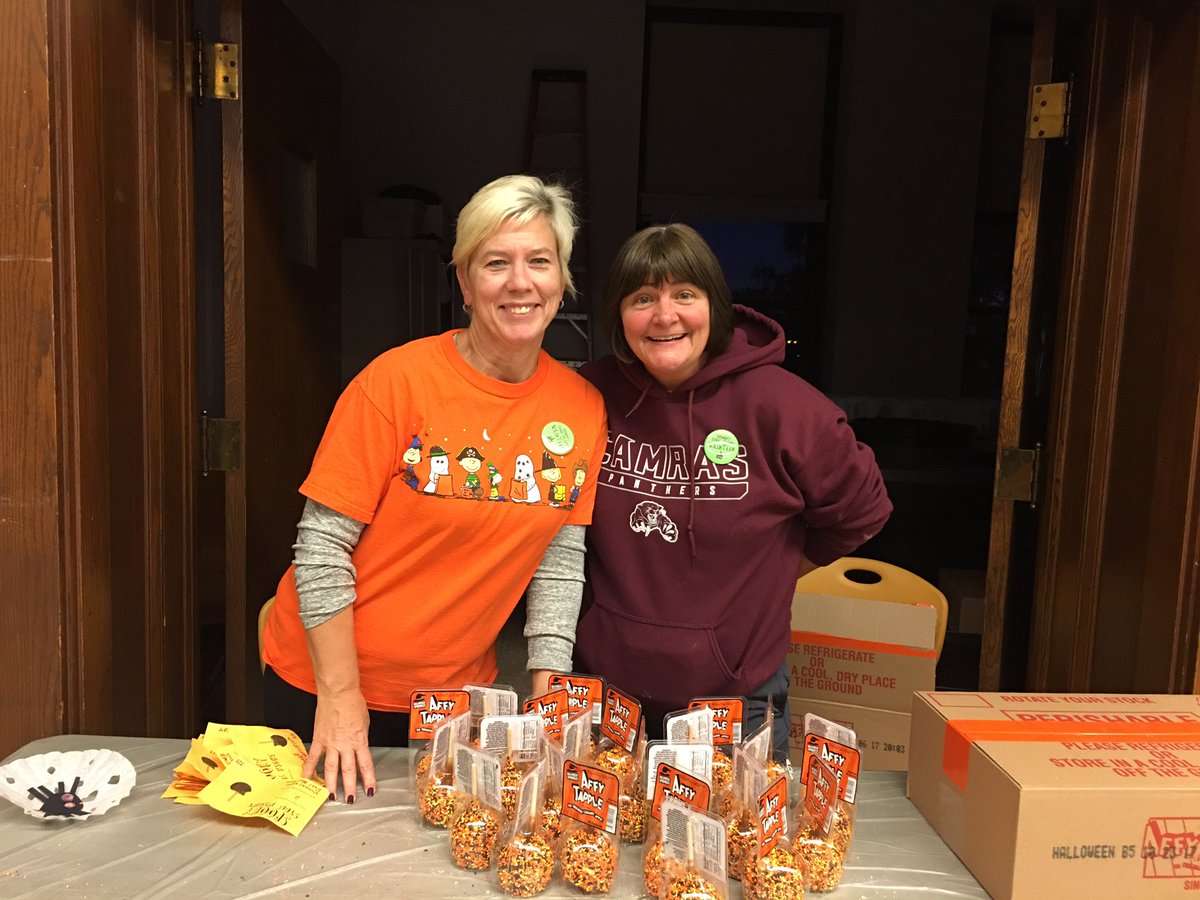 Mrs_ATobias's tweet image. Our amazing #marvincamras staff,alumni,&amp;amp;friends made #SpookySTEMNight a success! Over 950 attending! @cpsSTEM @ChiPubSchools @MSUrbanStem