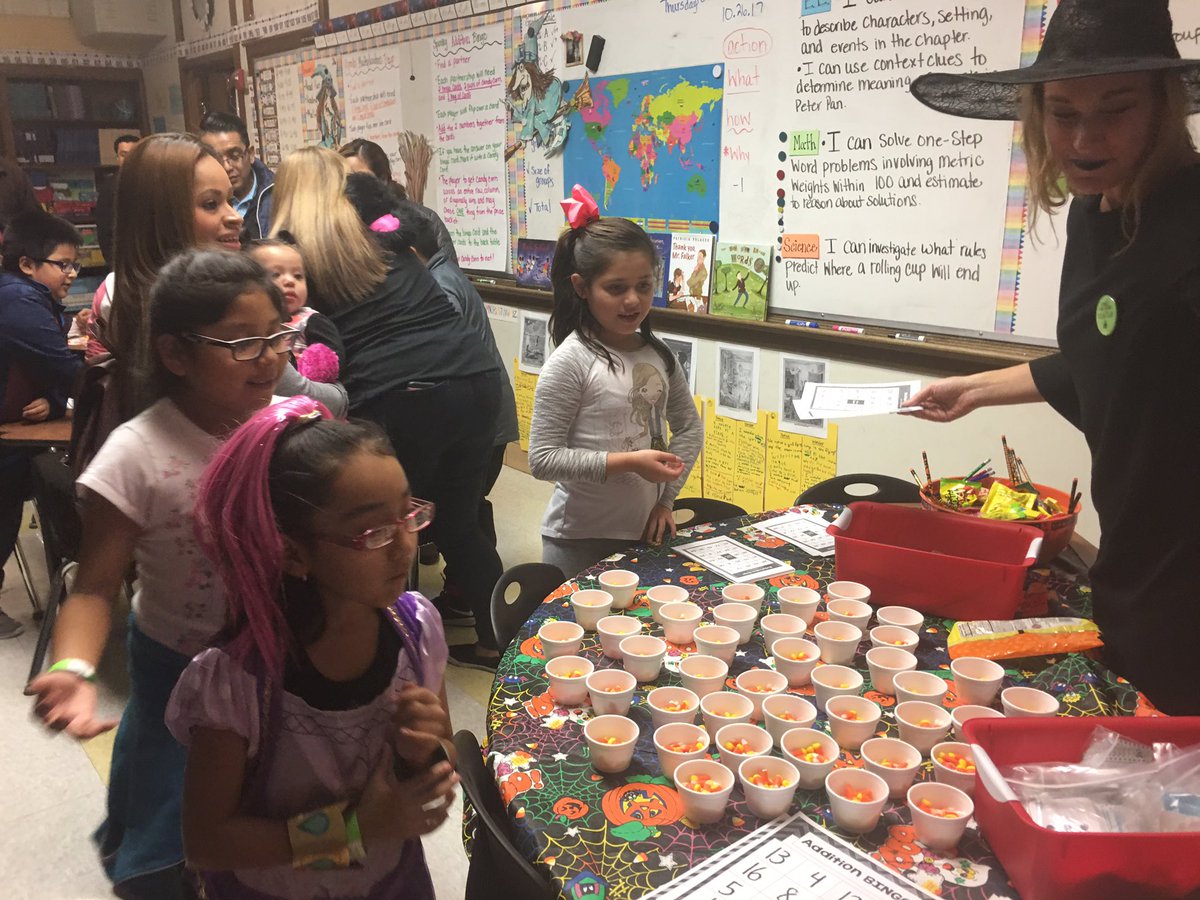 Mrs_ATobias's tweet image. Our amazing #marvincamras staff,alumni,&amp;amp;friends made #SpookySTEMNight a success! Over 950 attending! @cpsSTEM @ChiPubSchools @MSUrbanStem