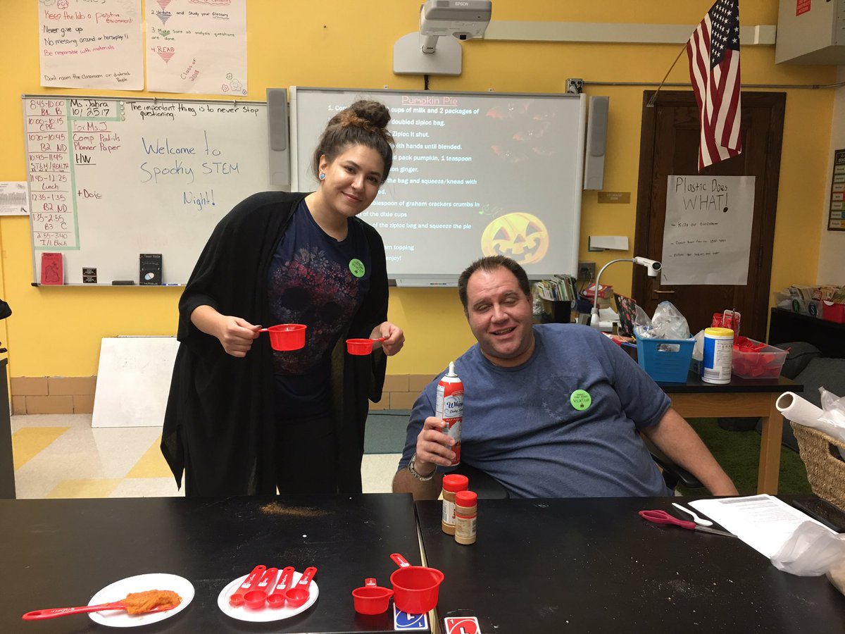 Mrs_ATobias's tweet image. Our amazing #marvincamras staff,alumni,&amp;amp;friends made #SpookySTEMNight a success! Over 950 attending! @cpsSTEM @ChiPubSchools @MSUrbanStem