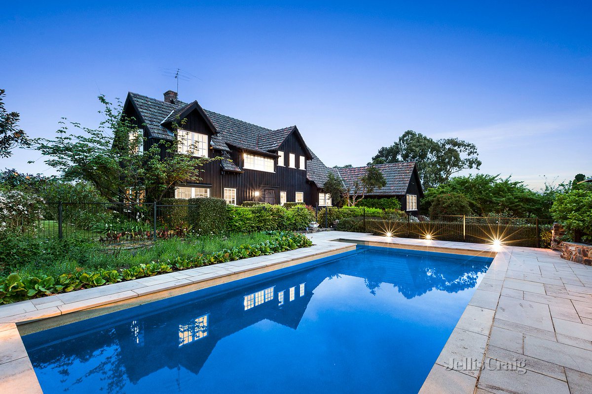 Luxury List tweet media