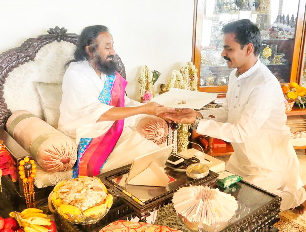 AOLSwamiji's tweet photo. Senior @ArtofLiving faculty @GaneshR6 blessed by Gurudev @SriSri to conduct @ArtofLivingYoga Level 2 programmes . Congratulations! https://t.co/2QUQ3XqNTf