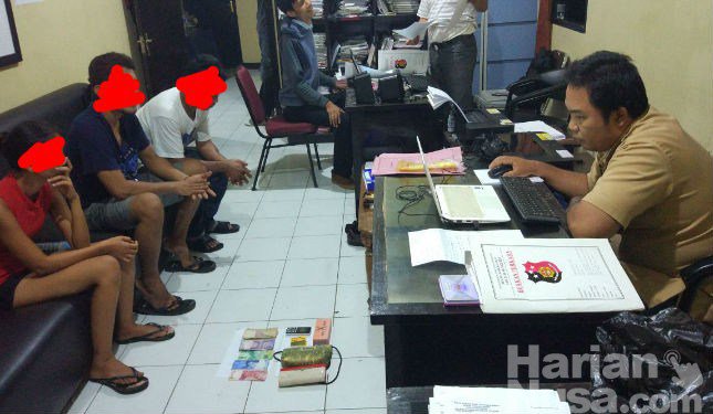 koranlombok's tweet photo. Asyik Main Judi, Satu Wanita dan Dua Pria di Batulayar Ditangkap https://t.co/66GOlX1X1B https://t.co/6QSu1e0Xkf