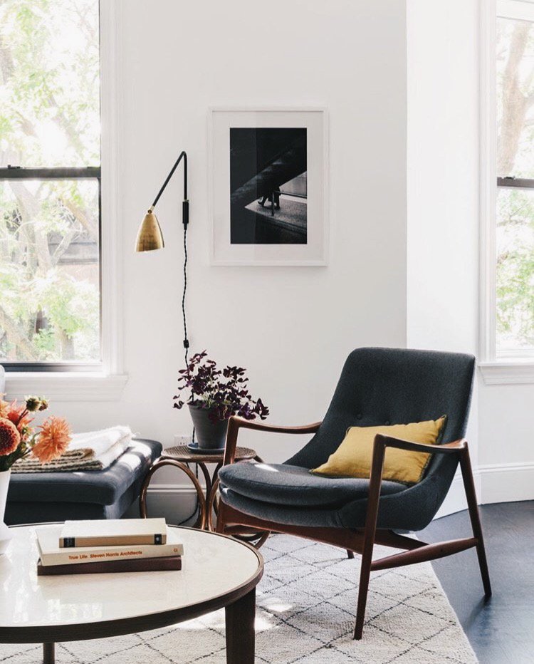 imframeholic's tweet photo. White frames doesn’t match all but when they find a perfect match, they look absolutely stunning. 📷 from Homepolish https://t.co/5MYTzlmuL9